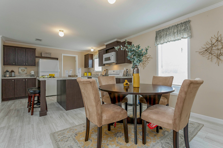 Burchwood-Wesley-Bell-Creek-Riverview-R4563A-dining-1