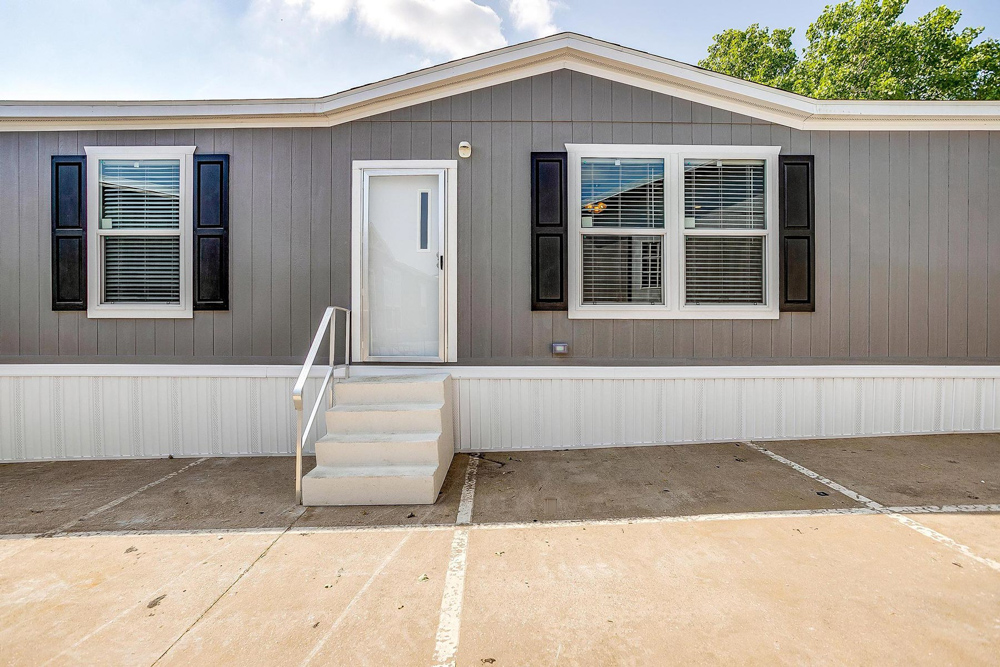 Lawton -Bensing-Prime-3272H-Exterior-1